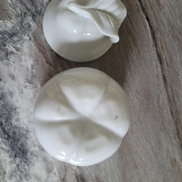 Ceramic Pear Lidded Container White Kitchenware Fruit Collectible Cottagecore - Picture 6 of 7